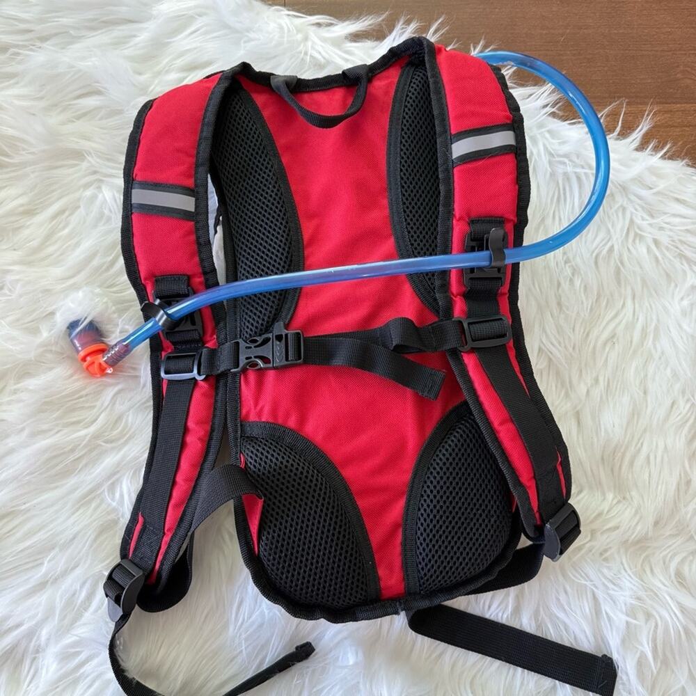 Water Buffalo 2L Hydration Pack Red & White Backpack Day Bladder Bag Unisex Hike - Picture 5 of 8